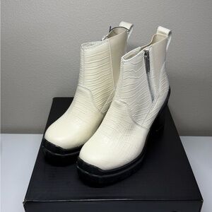 Sorel Caribou x Heel Chelsea